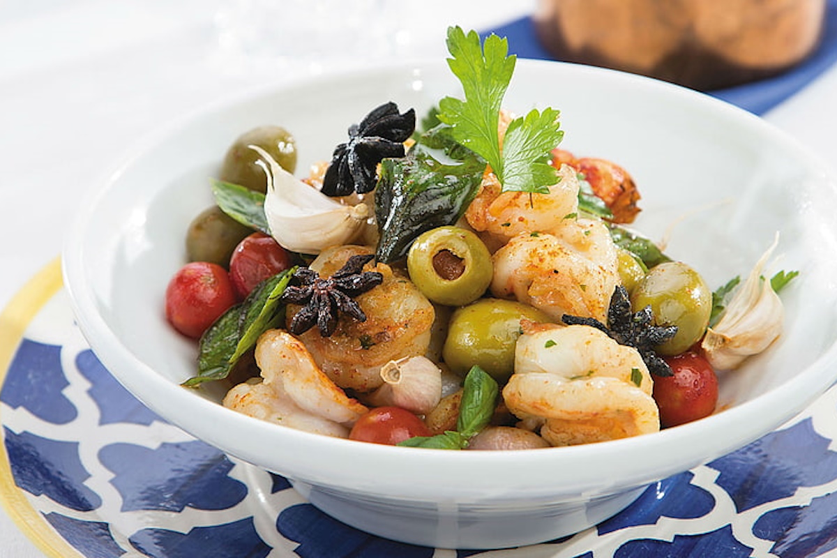 Terraza acogedora de restaurante con cocina mediterránea en Tarragona