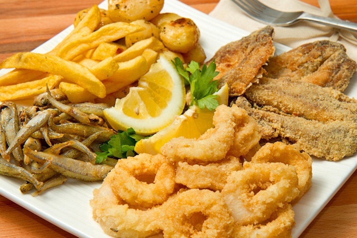 Carta variada de tapas de pescado Tarragona con langostinos
